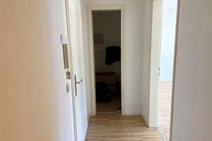 Gepflegte und geräumige 1-Zimmer-Wohnung mit Einbauküche und Teilmöblierung – Görzerstr 110, 81549 Balanstraße-West, München – Vorschaubild 6