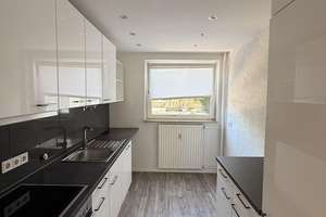 Vollständig renovierte Wohnung mit drei Zimmern sowie Balkon und Einbauküche in Salzgitter – Kurt-Schuhmacher-Ring 23, 38228 Lebenstedt, Salzgitter – Vorschaubild 6
