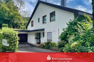 Großzügiges Zweifamilienhaus mitten in Alpirsbach – Die vollständige Adresse der Immobilie erhältst du vom Anbieter., 72275 Alpirsbach – Vorschaubild 1