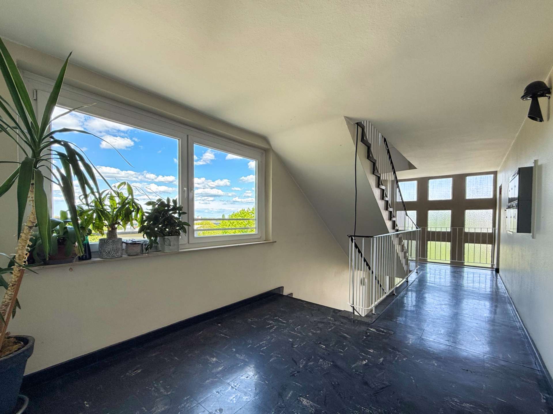 Citylage: 2-Zimmer, sanierungsbedürftig, mit Südwest-Balkon, Bremerhaven – Bild 4