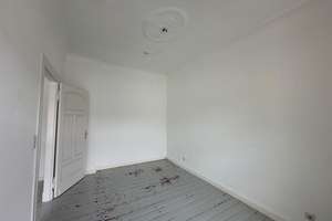 ALTBAUWOHNUNG MIT BALKON UND ENTWICKLUNGSPOTENZIAL – 40233 Flingern Nord, Düsseldorf – Vorschaubild 2