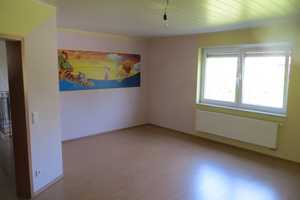 Preiswerte Doppelhaushälfte (4SZ ; 1WZ ; 2B ; 1K ; 2FL ; 1KE) in Ettringen – Hochsteinsiedlung 7, 56729 Mayen-Koblenz (Kreis) – Vorschaubild 9