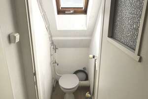 GEPFLEGTE 2-ZIMMER DACHGESCHOSSWOHNUNG IM HERZEN VON WIESBADEN-BIEBRICH – Rathenauplatz 2, 65203 Biebrich, Wiesbaden – Vorschaubild 4