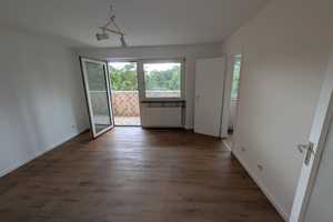 Stilvolle, modernisierte 1-Zimmer-Wohnung mit geh. Innenausstattung mit Balkon und EBK – München – Vorschaubild 2