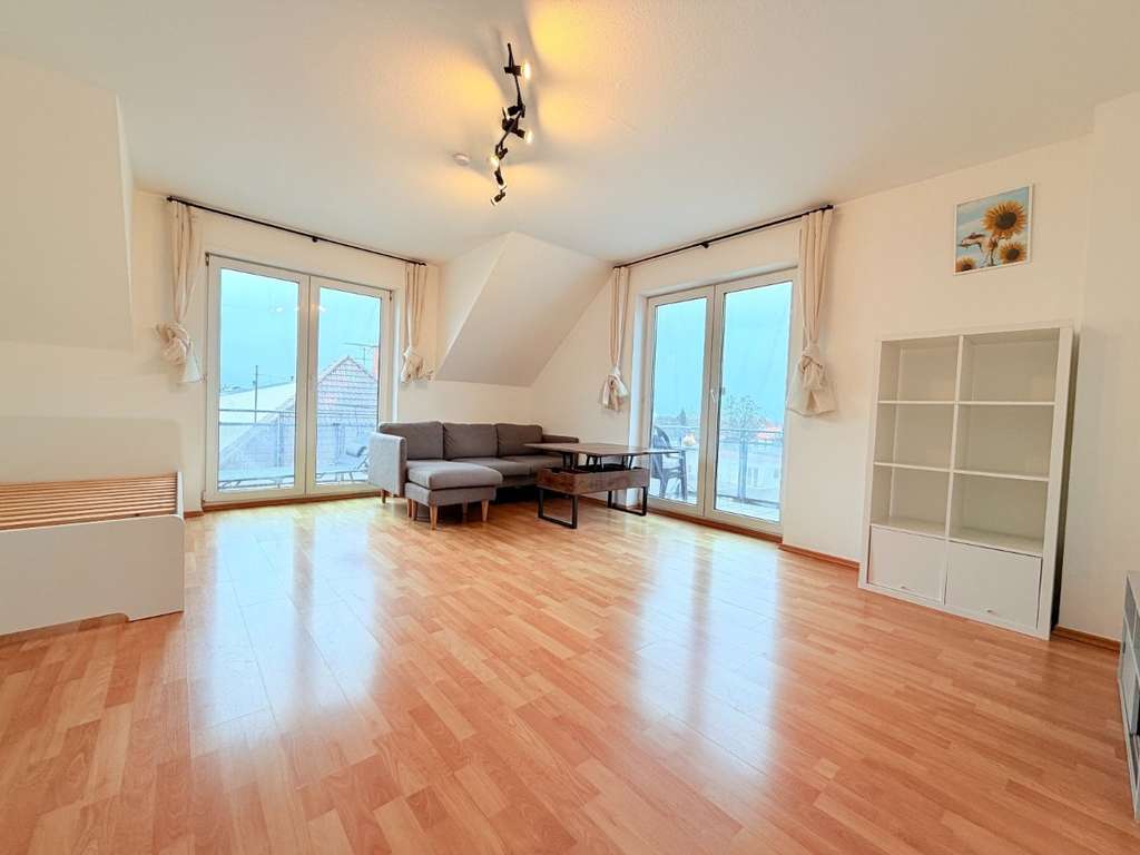 Immobilie in Dossenheim - HEIDELBERG-NAH: Leerstehende 2-Zi-Dachgeschosswohnung mit 2 Balkonen, neuer EBK & Top-Service! - Bild 1