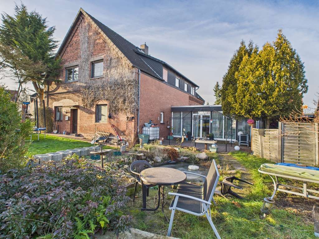 Immobilie in Stolzenau - Altes Haus voller Leben, mit Geschichte und Rendite - Bild 0