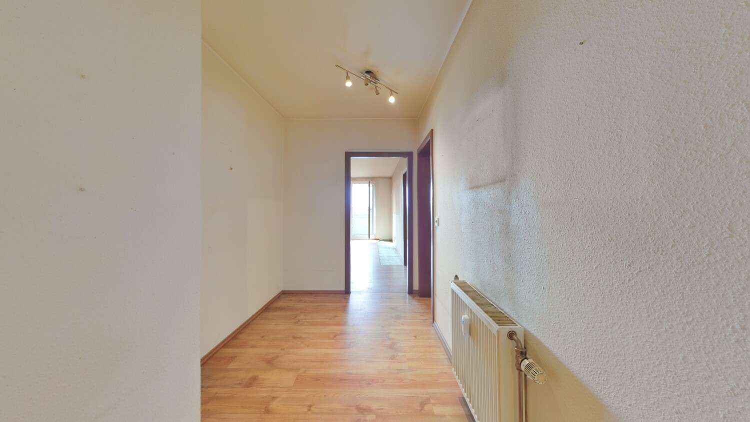 Eine Wohnung voller Möglichkeiten – sanierungsbedürftige 2-Zimmer!, Rheinisch Bergischer Kreis – Bild 2