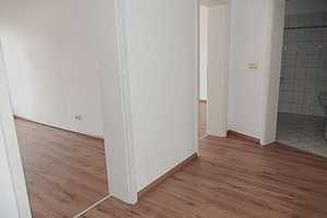 Tolle DG-Whg. mit Balkon, Einbauküche, Designebelag, Bad mir Wanne und Duschaufsatz...... – Charlottenstraße 81, 9126 Chemnitz – Vorschaubild 8