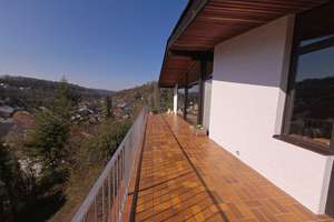 Attraktives Architektenhaus mit unverbaubarer Weitsicht, Garage, Carport und 2 Fachwerk-Gartenhäuser – Die vollständige Adresse der Immobilie erhältst du vom Anbieter., 97080 Dürrbachtal, Würzburg – Vorschaubild 4