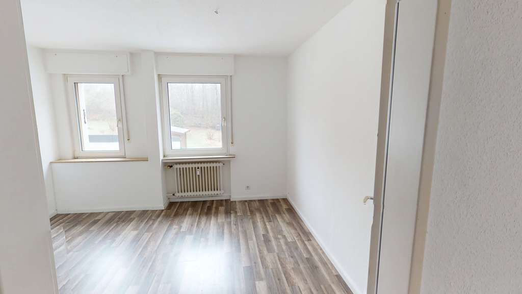 Immobilie in Schalksmühle - Dachgeschosswohnung am Golfplatz mit Garten, Garage und großem Mehrzweckraum in Schalksmühle - Bild 2