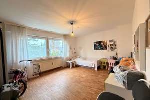 Widdersdorf: kernsanierte 3,5-Zimmer Wohnung mit Terrasse und alleiniger Gartennutzung – Fliederweg 24, 50859 Widdersdorf, Köln – Vorschaubild 2