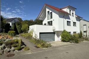 Einziehen und Wohlfühlen - modernes und helles Einfamilienhaus mit großer Garage – Die vollständige Adresse der Immobilie erhältst du vom Anbieter., 72127 Kusterdingen – Vorschaubild 3
