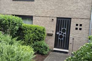 Solides  Reihenhaus in ruhiger Lage  in Meerbusch – Die vollständige Adresse der Immobilie erhältst du vom Anbieter., 40670 Meerbusch – Vorschaubild 1