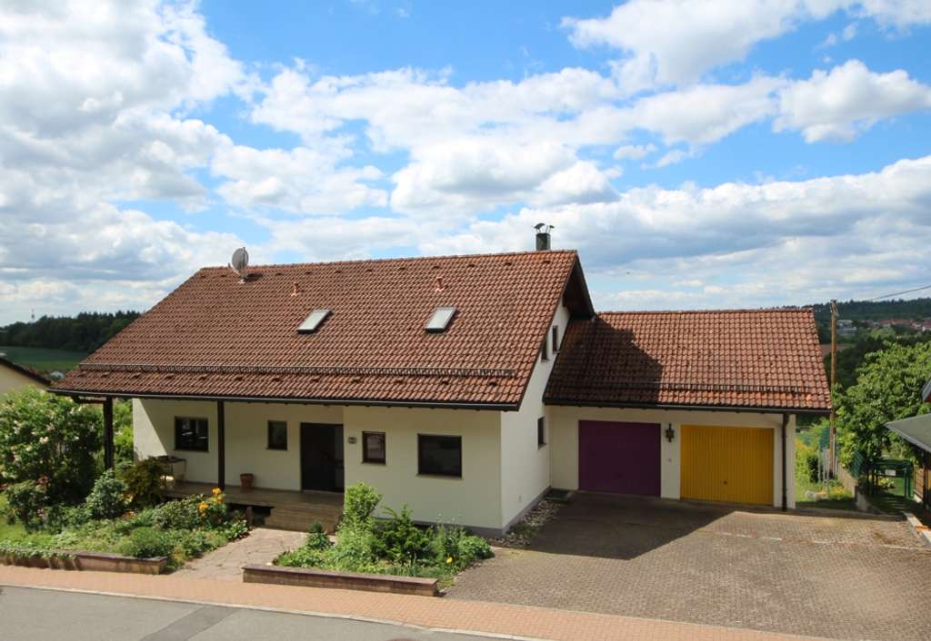 Immobilie in Limbach - Attraktives Wohnhaus mit viel Platz und überdachtem Schwimmbad ... - Bild 1