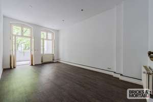Renovierte 2-Zimmer Altbauwohnung 
mit sonniger Loggia zum direkten Bezug im beliebten Schillerkiez
