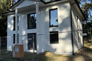Architektur trifft Individualität: Exklusive Stadtvilla mit Design-Kragarmtreppe