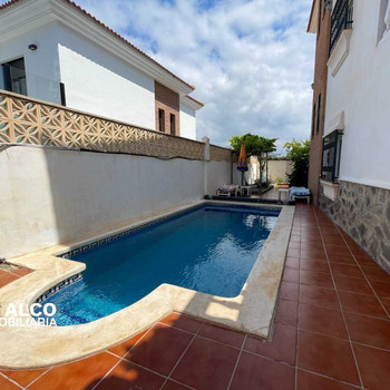 Chalet in Torrox Costa, a poca distancia de la playa
Características Generales
3 Dormitorios
3 Baños