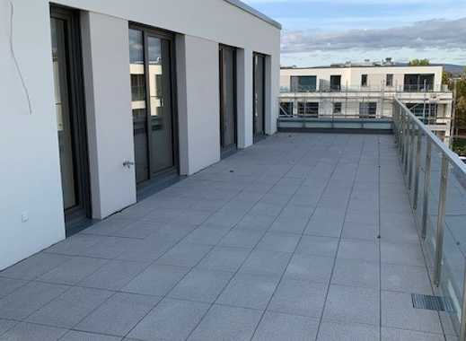 Penthouse-Wohnung mit höchstem Wohnkomfort und ca. 75 m² Dachterrasse im schönen Klostergarten