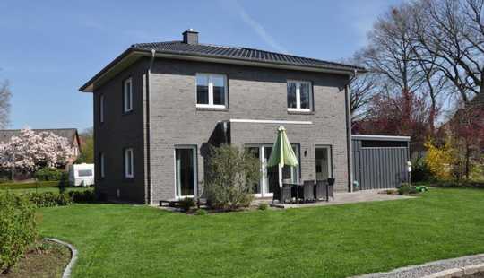 Bild von Wohnen mit Klasse – Stadtvilla trifft Lebensqualität in Apen