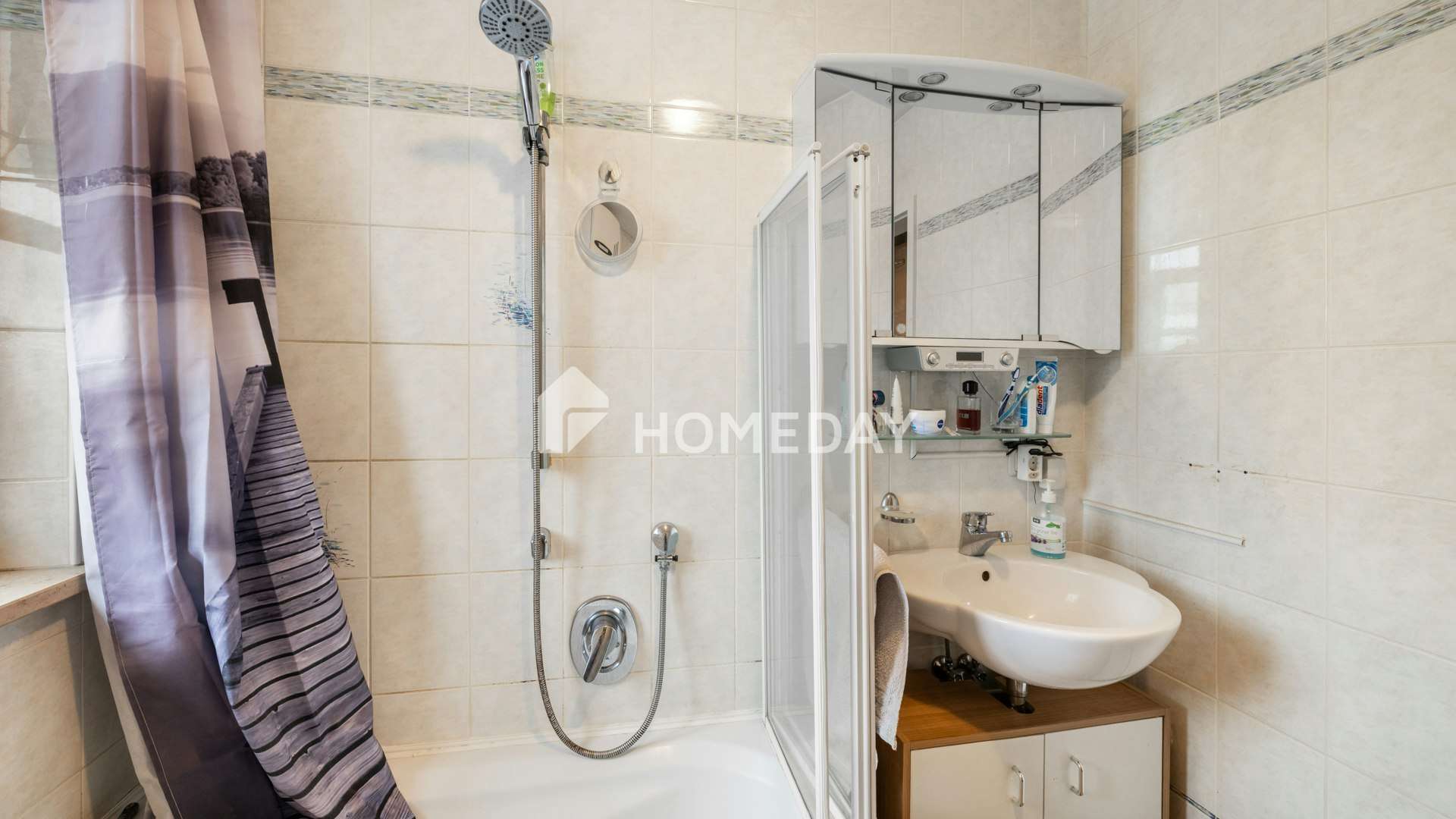 Immobilie in Siegenburg - Stilvoll wohnen auf zwei Ebenen – Maisonette mit Galerie, EBK und Doppelgarage
 - Bild 2