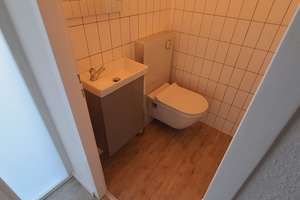 Große sanierte 3 Zimmer Wohnung in Köln Weiden in der obersten Etage mit Einbauküche – Lübecker Str. 13, 50858 Weiden, Köln – Vorschaubild 17