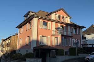 Jetzt mit Innenaufnahmen, Großzügiges 1- bis 3-Familienhaus aus der Gründerzeit mit Ausbaureserve