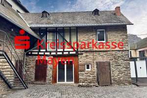 Charmantes Bruchsteinhaus mit Nebengebäude und Scheune - Wohnen in Kattenes – Die vollständige Adresse der Immobilie erhältst du vom Anbieter., 56332 Löf – Vorschaubild 1