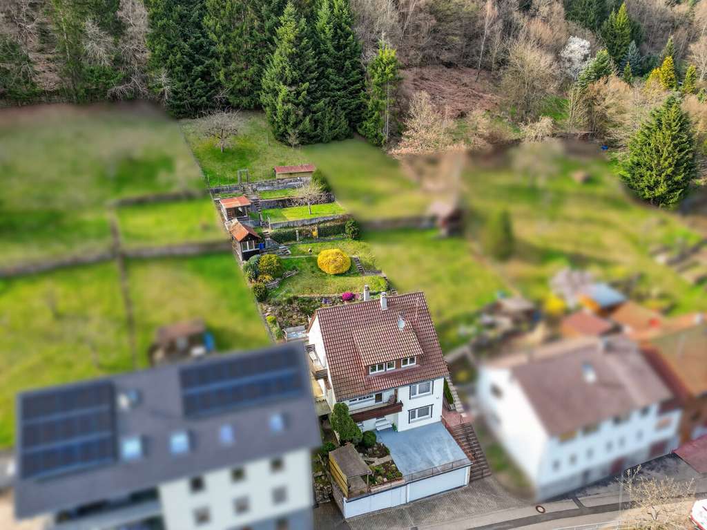 Immobilie in Höfen an der Enz - Großzügiges 2-Parteien-Haus mit großem Garten und Doppel-Garage - Bild 3
