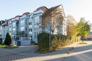 Helle & ruhige 2-Zimmer-Wohnung: Voll möbliert, franz. Balkon, inkl. Tiefgarage & Top-Anbindung – Die vollständige Adresse der Immobilie erhältst du vom Anbieter., 22547 Lurup, Hamburg – Vorschaubild 2
