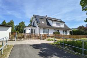 Großzügiges Familienhaus mit großem Garten, Terrasse und viel Privatsphäre 