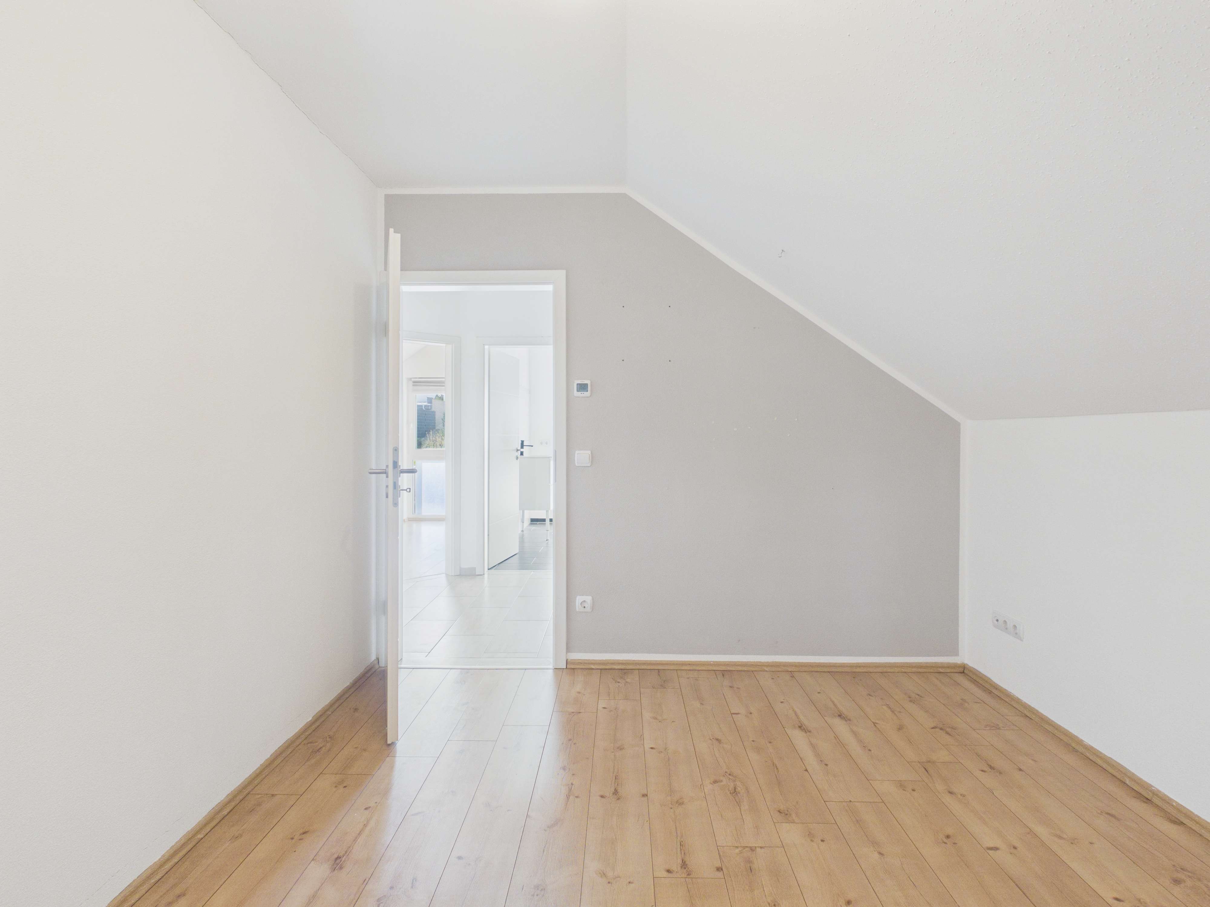 Immobilie in Gerolstein - Jeweils 1 Doppelhaushälfte zu verkaufen. Familienglück gesucht ? Hier sind Sie genau richtg ! - Bild 3