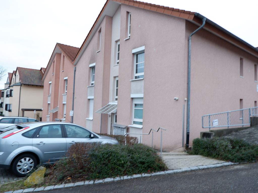 Großzügige 2,5 Zimmer Gartengeschoss Wohnung mit EBK und Terrasse in