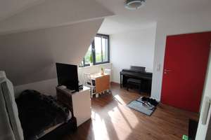 Ruhige DG-Wohnung mit EBK auf dem Petrisberg – ideal für Studierende & Azubis