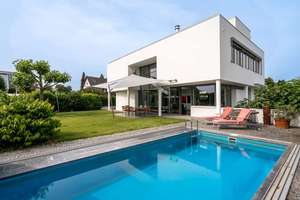 LUXURIÖSES EINFAMILIENHAUS MIT EINLIEGERWOHNUNG, GROßEM GARTEN & POOL IN BAD KROZINGEN – Die vollständige Adresse der Immobilie erhältst du vom Anbieter., 79189 Bad Krozingen – Vorschaubild 10