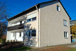 2-Familienhaus mit 5 Zimmer Wohnungen und Möglichkeit einen zusätzlichen Bauplatz zu erwerben – Die vollständige Adresse der Immobilie erhältst du vom Anbieter., 93077 Bad Abbach – Vorschaubild 1