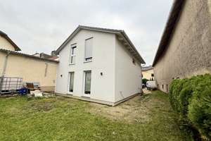 Neubau mit Garten und zwei Garagen in zentraler Lage von Perl- Borg – Die vollständige Adresse der Immobilie erhältst du vom Anbieter., 66706 Perl – Vorschaubild 2