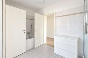 Großzügige 3-Zimmer-Wohnung mit eigenem Garten, Terrasse und Tiefgaragenstellplatz in Hannover-Bothf – 30657 Sahlkamp, Hannover – Vorschaubild 13