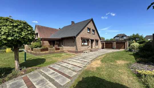 Bild von Gemütliches Einfamilienhaus mit Garage und Carport in Heide