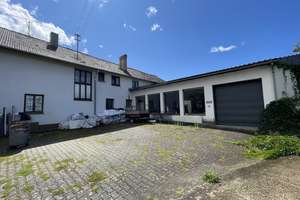Haus mit 2 großen Whg., Büroräumen und großer Halle für Gewerbe – Die vollständige Adresse der Immobilie erhältst du vom Anbieter., 89447 Zöschingen – Vorschaubild 3