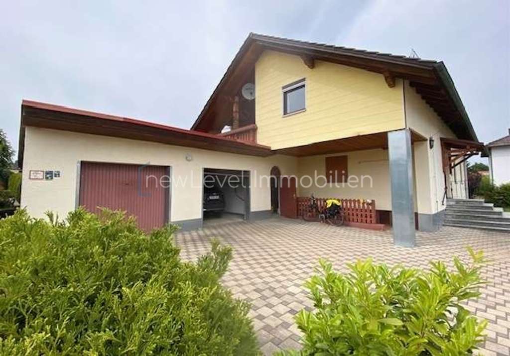 Immobilie in Mariaposching - Super Preis und sofort frei! Großes, teilrenoviertes ZFH mit gr. Garage, Garten, Erbpacht-Grundstück - Bild 1