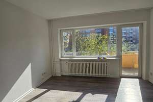 Renovierte, helle 2-Zimmer-Wohnung mit Balkon in Kiel-Innenstadt – Die vollständige Adresse der Immobilie erhältst du vom Anbieter., 24103 Exerzierplatz, Kiel – Vorschaubild 2