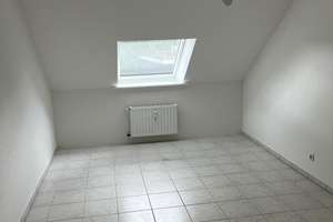 Frisch renovierte 2,5-Zimmer-Dachgeschosswohnung mit neuen Fenstern – Warbruckstraße 152, 47169 Marxloh, Duisburg – Vorschaubild 5