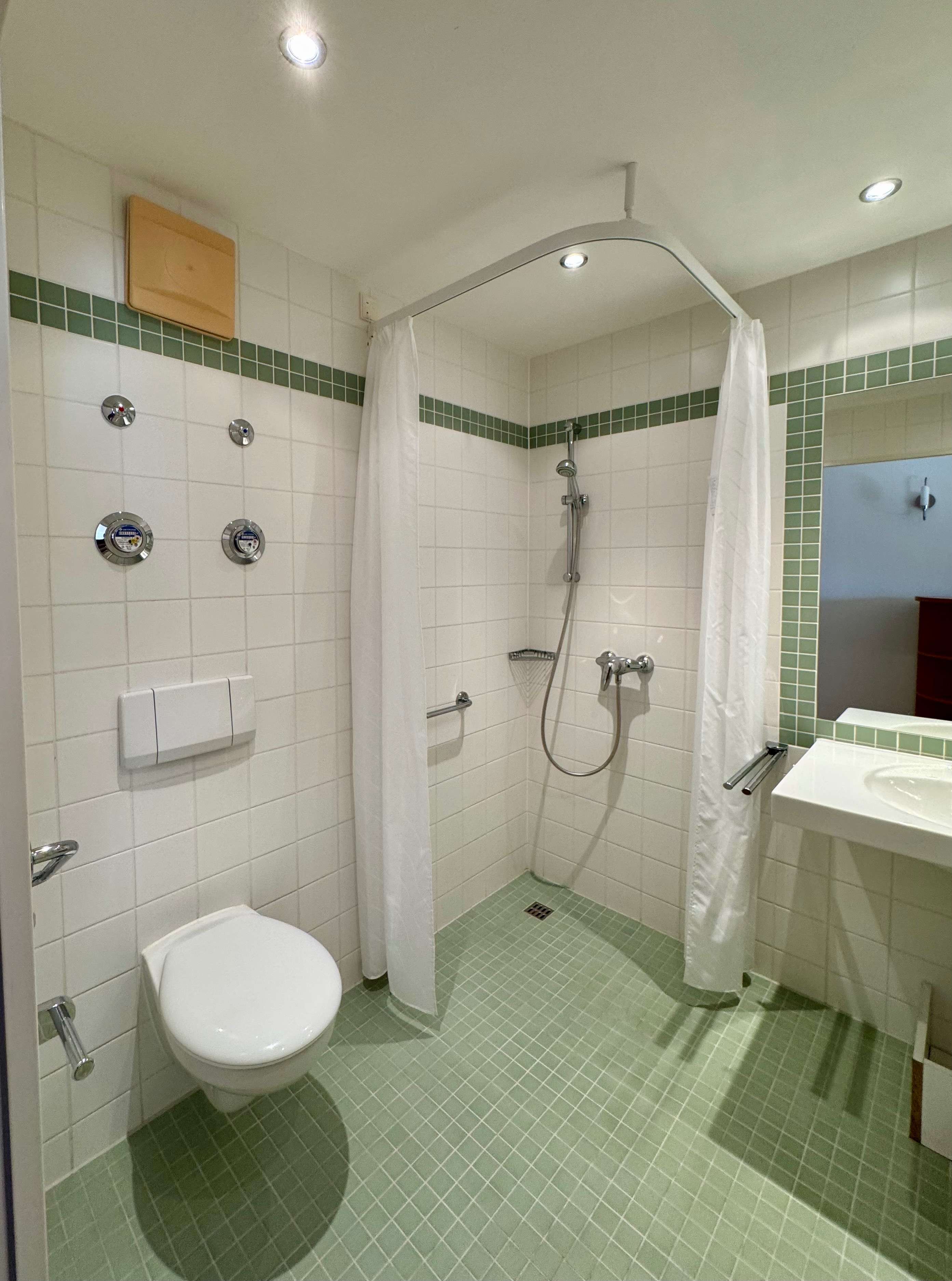 Immobilie in Geisenheim - *** VERKAUFT *** Gepflegte Wohnung mit Sonnenbalkon in beliebter Geisenheimer Rheingau-Residenz - Bild 1