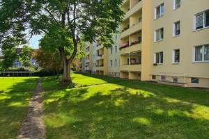 In gepflegter Wohnanlage* 2-Zimmer mit SW-Balkon, Tageslichtbad  zum selbst renovieren!