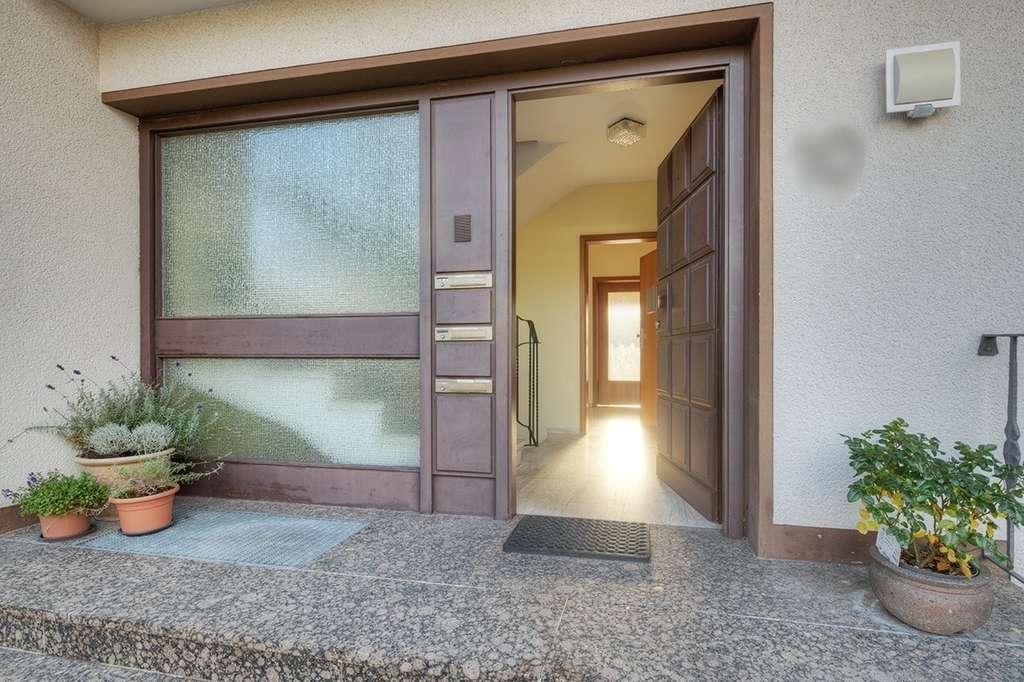 Immobilie in Altenkirchen (Westerwald) - Gepflegtes Mehrfamilienhaus mit drei separat zugänglichen Wohnungen in ansprechender Wohnlage! - Bild 4