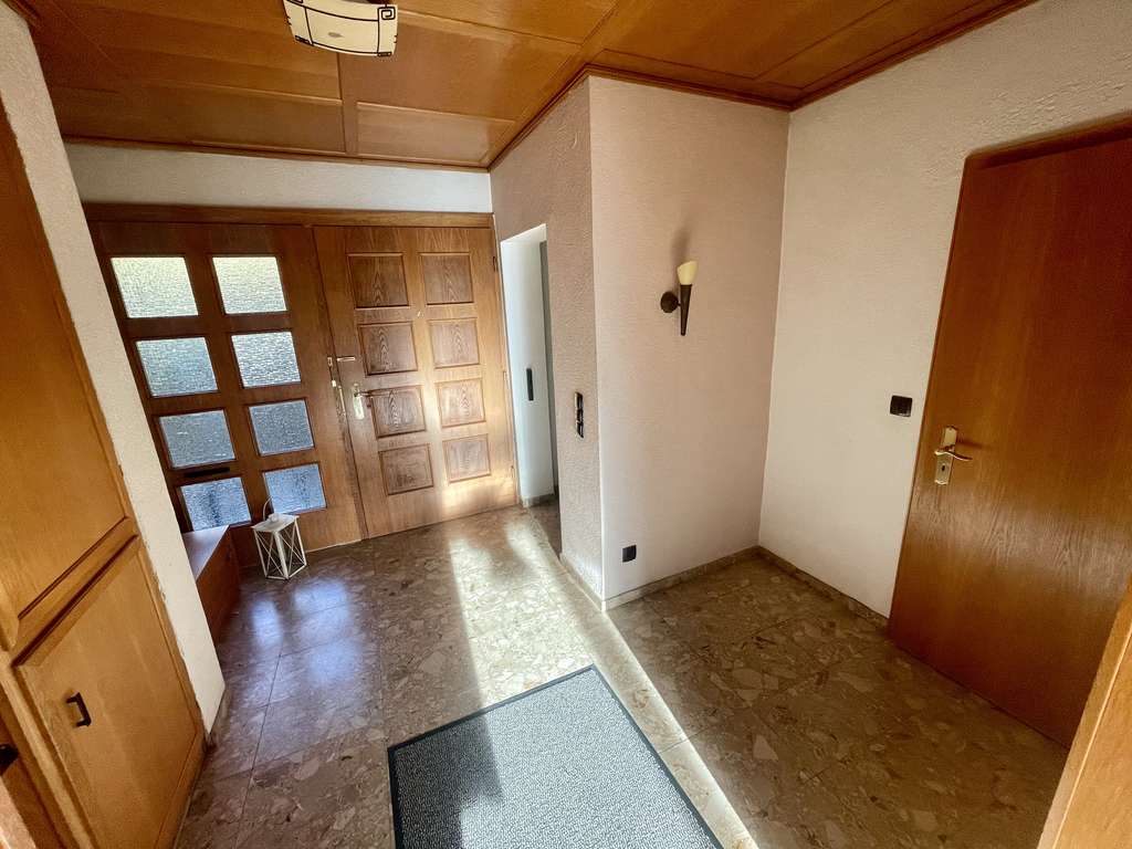 Immobilie in Rabenau - Exklusive Lage! Einfamilienhaus m. Einliegerwohnung, Pool & Garten in Rabenau! - Bild 2