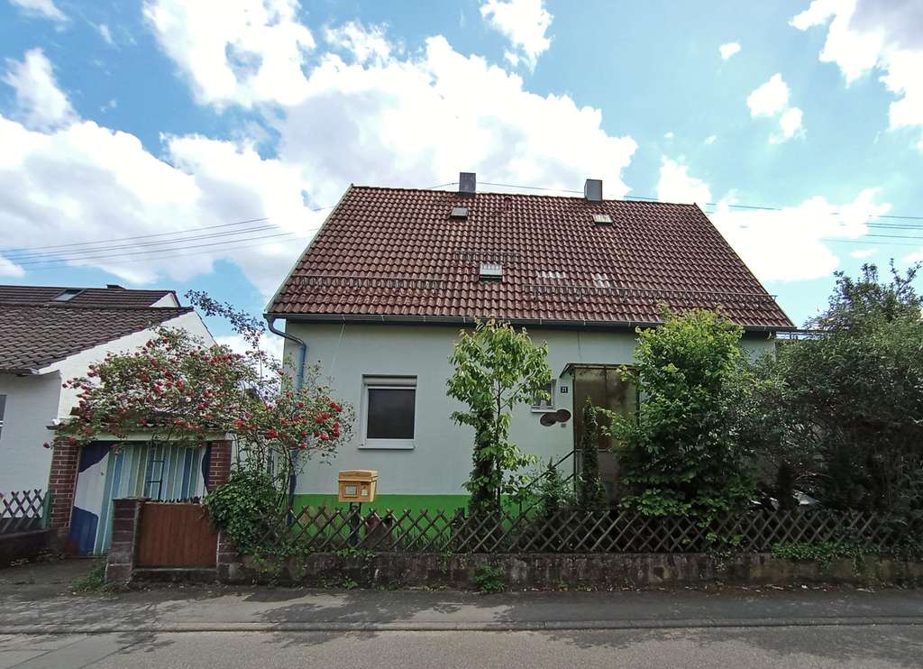 Immobilie in Brackenheim - Energetisch saniertes Haus mit Garten und Garage - Bild 1