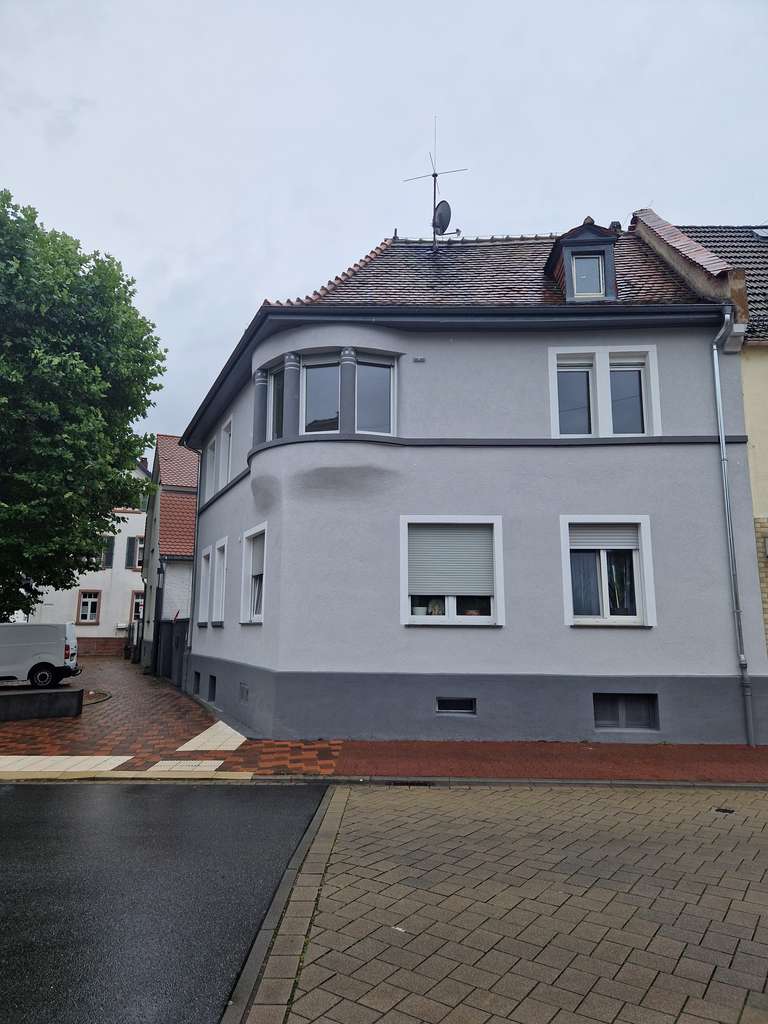 Immobilie in Gernsheim - Schönes modernisiertes Zweifamilienhaus zentrale Lage - Bild 0