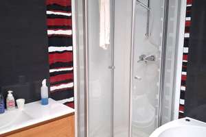 *ERSTBEZUG NACH SANIERUNG * SCHICKE 3-RAUM-WOHNUNG MIT BALKON, EINBAUKÜCHE UND STELLPLATZ – Lübecker Str. 90 a, 39124 Neue Neustadt, Magdeburg – Vorschaubild 8