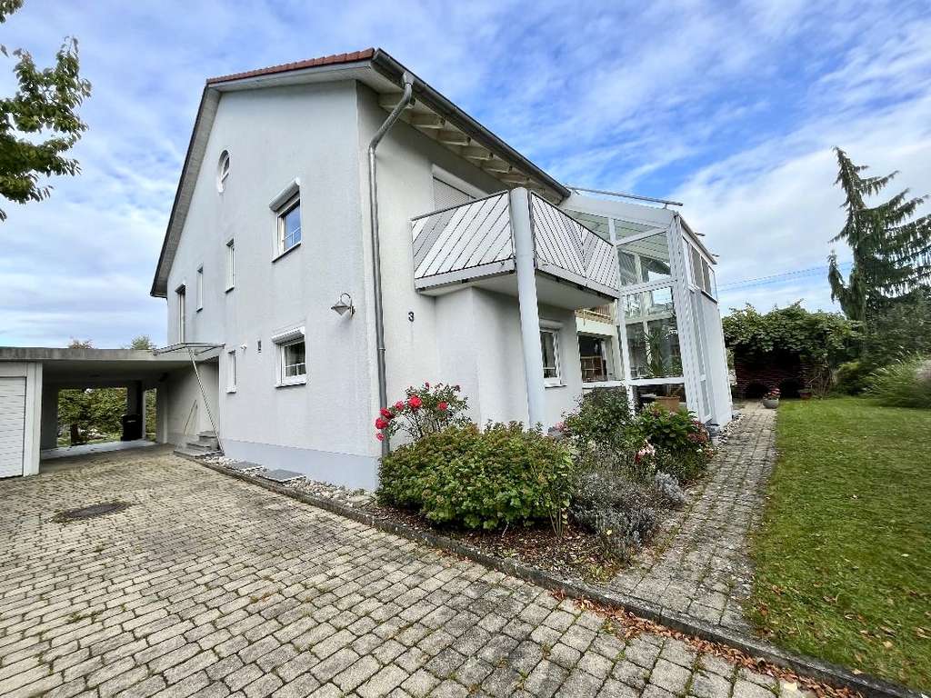 Immobilie in Maselheim - Großzügiges massives 1-2 Familien Architektenhaus in sehr guter Wohnlage bei Biberach mit 2 Garagen - Bild 0